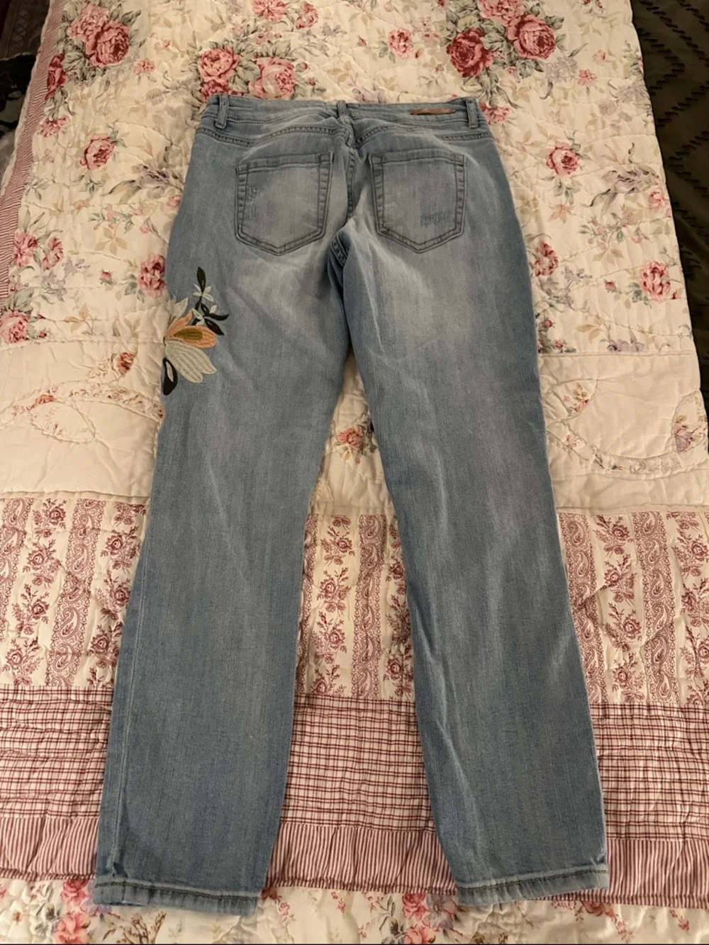 Caslon Light Wash Boyfriend Jeans with Floral Patch